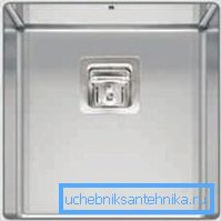 Bol en acier avec côté 400 mm pour le placement dans la cuisine Bol en acier avec côté 400 mm pour le placement dans la cuisine