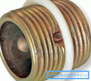 Mamelon en acier avec un revêtement de protection au cadmium. Mamelon en acier avec un revêtement de protection au cadmium.
