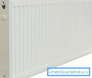 Sur la photo - radiateur à panneaux en acier