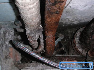 Rehausses en acier, eau froide et eau chaude. La photo vous permet d'évaluer l'ampleur de la tragédie. Rehausses en acier, eau froide et eau chaude. La photo vous permet d'évaluer l'ampleur de la tragédie.