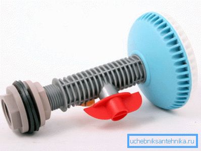 Arrosoir standard pour la douche de datcha. Arrosoir standard pour la douche de datcha.