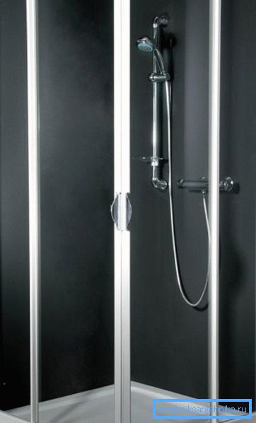 Cabine de douche standard avec portes coulissantes Cabine de douche standard avec portes coulissantes