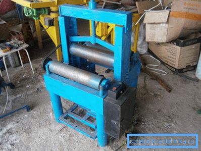 La machine avec broche électrique et pince manuelle. La machine avec broche électrique et pince manuelle.