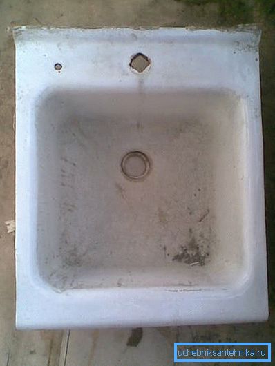 Les anciens éviers avec émail endommagé ne sont pas très attrayants.