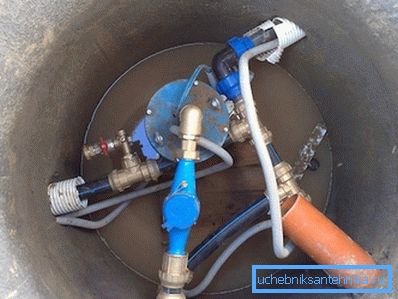 Installation fixe d'une pompe submersible vibratoire Installation fixe d'une pompe submersible vibratoire