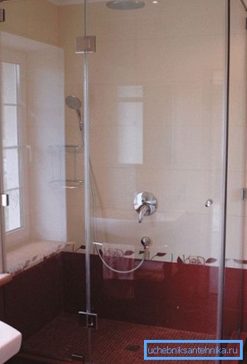 Le verre a une excellente transmission de la lumière, ce qui est important pour les petits espaces.