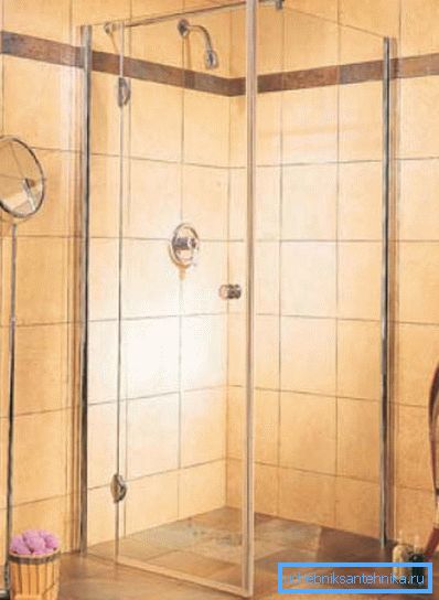 Rideaux de verre pour une cabine de douche sans palette Rideaux de verre pour une cabine de douche sans palette