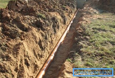 Le coût de creuser une tranchée sous l’alimentation en eau oblige souvent les propriétaires des parcelles à effectuer le travail eux-mêmes. Le coût de creuser une tranchée sous l’alimentation en eau oblige souvent les propriétaires des sites à effectuer le travail eux-mêmes.