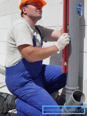 La colonne montante doit être montée avec un soin particulier La colonne montante doit être montée avec un soin particulier