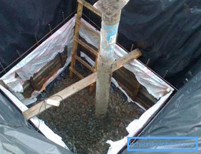 Nous construisons un coffrage pour les murs. Nous construisons un coffrage pour les murs.