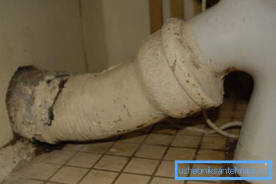 Tuyau en fonte et siège de toilette Tuyau en fonte et siège de toilette