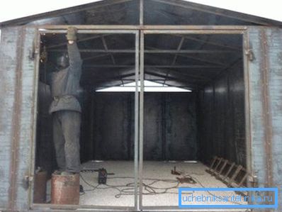 Le cadre de garage soudé du profilé fait-le toi-même Le cadre de garage soudé du profilé fait-le toi-même