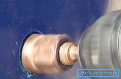 Percer un trou conformément à la valeur de M