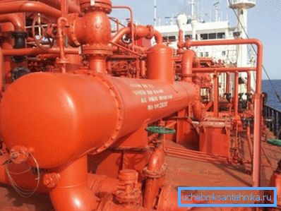 Pétrolier à gaz liquéfié. Pétrolier à gaz liquéfié.