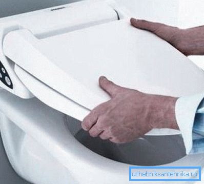 Donc, les toilettes habituelles se transforment en une chauffée Donc, les toilettes habituelles se transforment en une chauffée