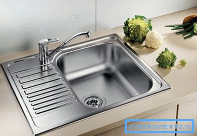 Cela ressemble à un modèle de mortaise après l'installation. Cela ressemble à un modèle de mortaise après l'installation.