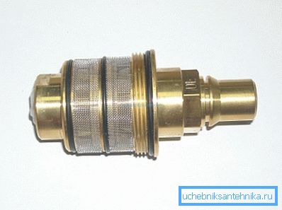 Cela ressemble à une cartouche de robinet thermostatique Cela ressemble à une cartouche de robinet thermostatique