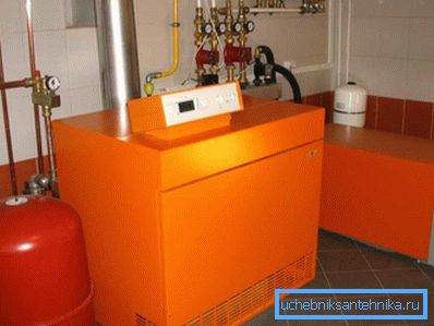 Il ressemble à un appareil de chauffage moderne à combustible liquide Il ressemble à un appareil de chauffage moderne à combustible liquide