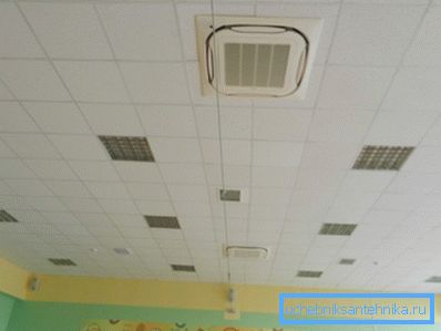 C'est la partie visible du système d'alimentation en air. C'est la partie visible du système d'alimentation en air.