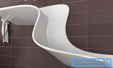 Voici à quoi ressemblent les éviers en acrylique design de la salle de bain.