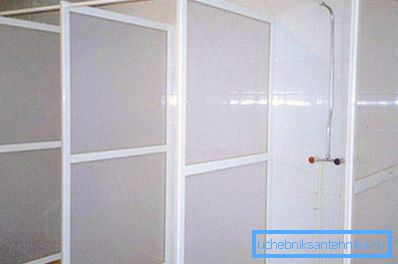 Voici à quoi ressemblent les cloisons de cabine de douche en plastique. Voici à quoi ressemblent les cloisons de cabine de douche en plastique.