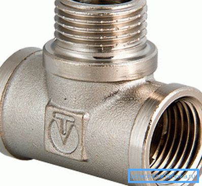 De telles pièces permettent une connexion à angle droit. De telles pièces permettent une connexion à angle droit.