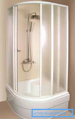 Ce dispositif sanitaire économise de l'espace dans la salle de bain. Ce dispositif sanitaire économise de l'espace dans la salle de bain.