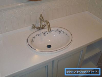 Un tel lavabo peut décorer la salle de bain. Un tel lavabo peut décorer la salle de bain.