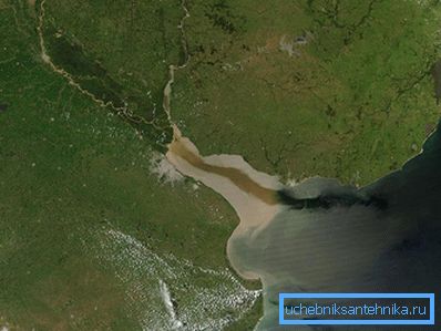 L'eau qui coule porte inévitablement des boues l'eau qui coule porte inévitablement des boues