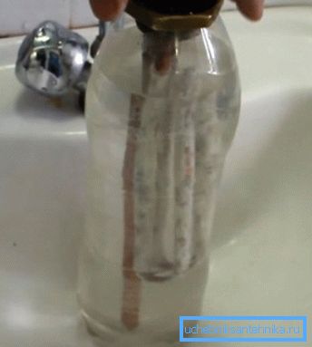 Réchauffeur laisser dans une solution d'acide citrique pendant une journée Réchauffeur laisser dans une solution d'acide citrique pendant une journée
