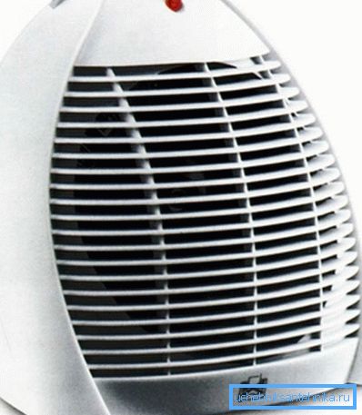 Le radiateur soufflant (photo) réchauffe bien l'air, mais fait beaucoup de bruit pendant le fonctionnement. Le radiateur soufflant (photo) réchauffe bien l'air, mais fait beaucoup de bruit pendant le fonctionnement.