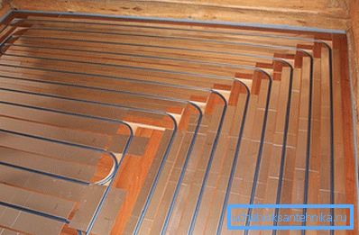 Eau de sol calorifugée dans la maison en bois Eau de sol calorifugée dans la maison en bois