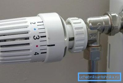 La soupape thermique du radiateur régule automatiquement le débit du liquide de refroidissement La soupape thermique du radiateur régule automatiquement le débit du liquide de refroidissement