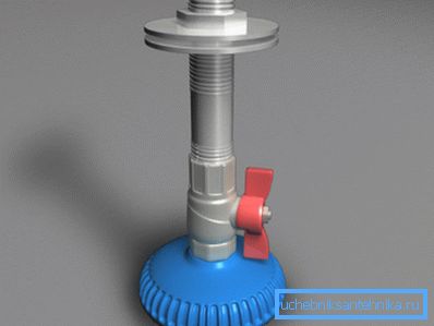 Dispositif de diffusion d'eau typique pour une douche d'été dans le pays. Dispositif de diffusion d'eau typique pour une douche d'été dans le pays.