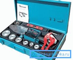 Ensemble typique d'outils requis pour cette opération par un fabricant de bonne réputation Ensemble typique d'outils requis pour cette opération par un fabricant de bonne réputation