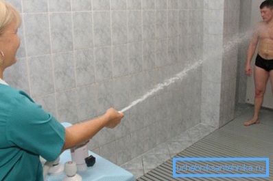 Acupression sur le corps du patient Acupression sur le corps du patient