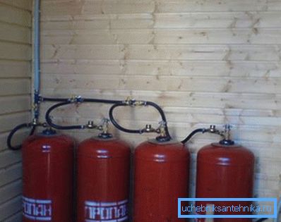 Carburant dans des cylindres. Carburant dans des cylindres.