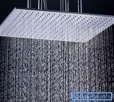 Pluie tropicale dans salle de bain privée Pluie tropicale dans salle de bain privée