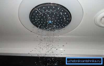 Douche de pluie dans une boîte spacieuse 170 170 cm Douche de pluie dans une boîte spacieuse 170 170 cm