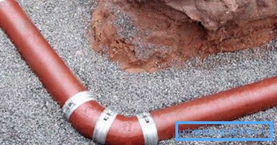 La pipe s'adapte sur l'oreiller La pipe s'adapte sur l'oreiller
