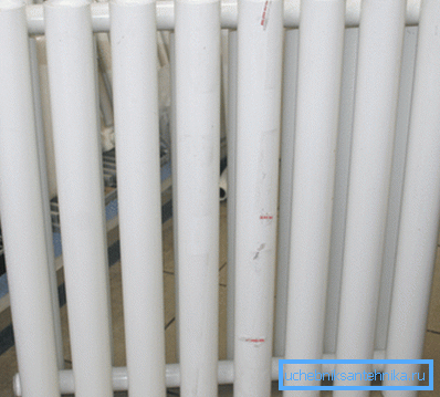Radiateur en acier tubulaire, c'est aussi un registre vertical. Radiateur en acier tubulaire, c'est aussi un registre vertical.