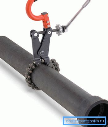 Le coupe-tube est facile à utiliser, la principale chose que demandent les fabricants de cet outil est de ranger la chaîne dans des endroits étanches. Le coupe-tube est facile à utiliser, la principale chose que demandent les fabricants de cet outil est de ranger la chaîne dans des endroits étanches.