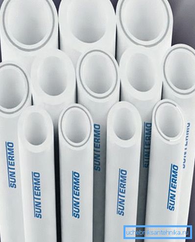Les tuyaux en plastique ne sont pas sujets à la corrosion, mais ont une faible résistance Les tuyaux en plastique ne sont pas sujets à la corrosion, mais ont une faible résistance