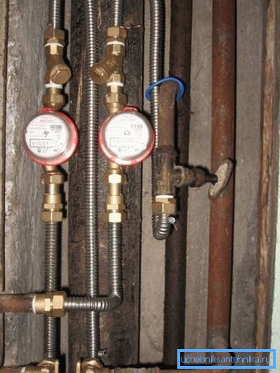 Les tuyaux Kofulso sont utilisés lors de l’installation de compteurs. Les tuyaux Kofulso sont utilisés lors de l’installation de compteurs.