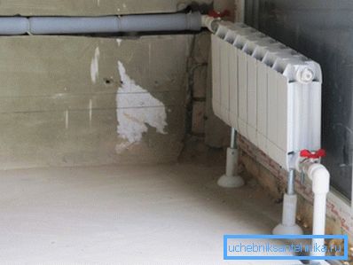 Les tuyaux doivent être protégés avec un matériau d'isolation thermique.