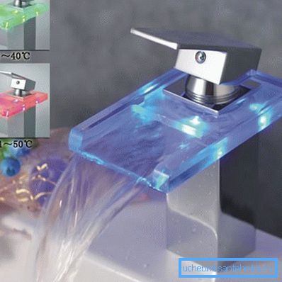 La couleur du rétroéclairage LED varie en fonction de la température de l'eau. La couleur du rétroéclairage LED varie en fonction de la température de l'eau.