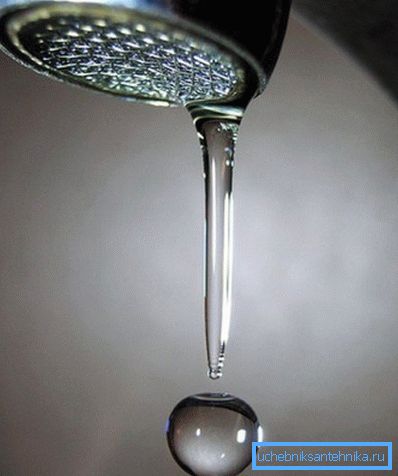 Des milliers de gouttes chaque jour ont un effet négatif sur les factures d’eau. Des milliers de gouttes chaque jour ont un effet négatif sur les factures d’eau.