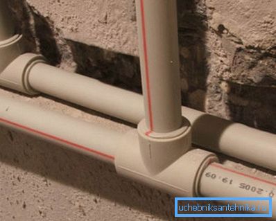 Nous apprenons à collecter le pipeline en polypropylène. Nous apprenons à collecter le pipeline en polypropylène.