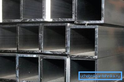 Compte tenu des propriétés anticorrosion de ces produits, il peut être stocké même à l'air libre, mais compte tenu du coût élevé, essayez de ne pas le faire.