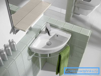 Coin mini lavabo dans la salle de bain Coin mini lavabo dans la salle de bain
